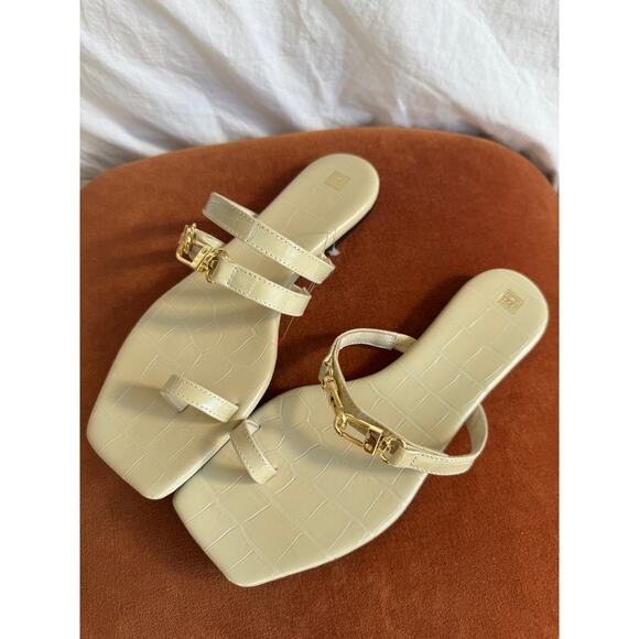 TOTÊME The Double Clasp Flat - Picture 10 of 13